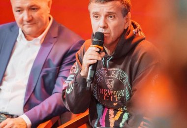 Поддержка Андрея Губина помогла новой группе Жара исполнять его известные песни